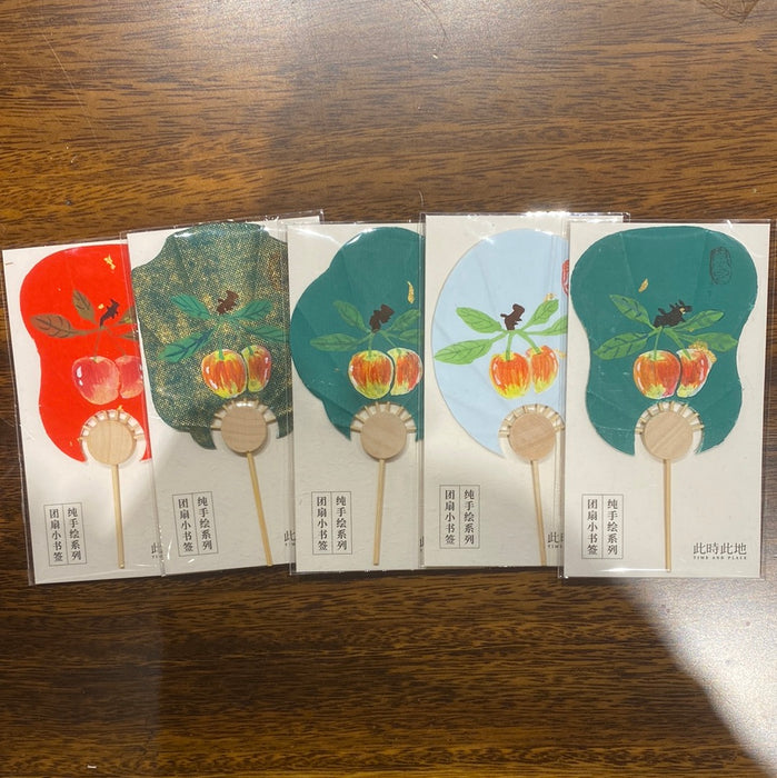 TIME AND PLACE Hand-Calligraphed Fan Bookmark‌此时此地纯手写书签 团扇小书签 苹果 随机