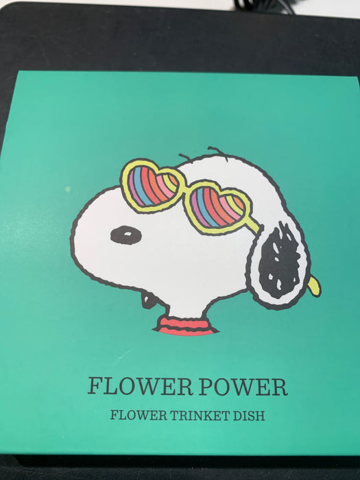 peaunts flower shaped trinket dish flower power