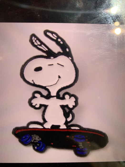 peanuts lifestyle pin skateboard