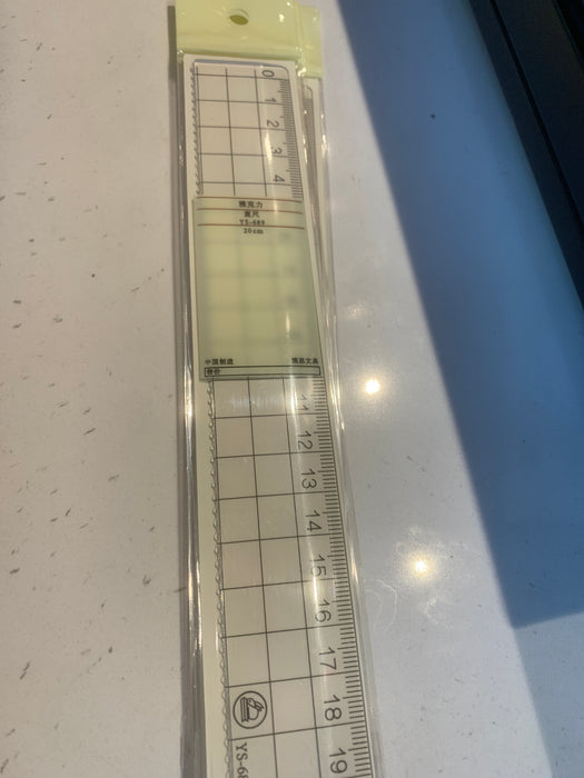 20cm Acrylic Transparent Ruler 20厘米亚克力硬质透明带波纹直尺