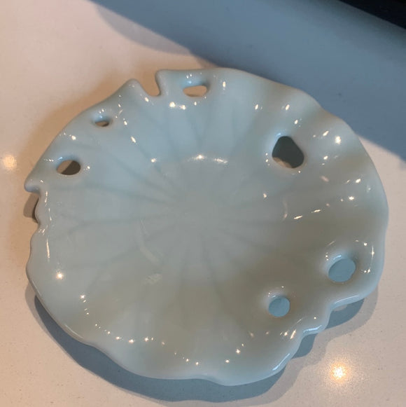 青瓷残荷墨蝶
