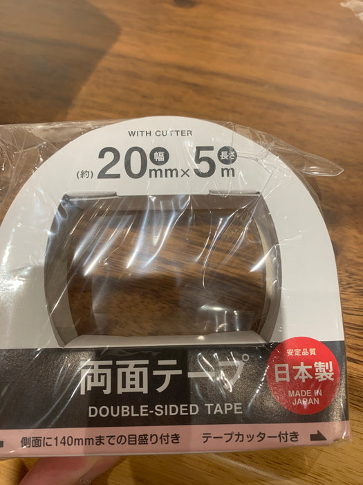 Double-sided tape with cutter 20MM x 5M 双面胶带 附带切断器 20毫米x5米