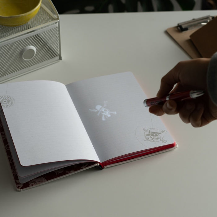 One Piece Netflix Premium A5 Notebook with Projector Pen网飞《海贼王》尊享款A5笔记本（含投影笔）