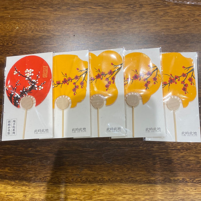 TIME AND PLACE Hand-Calligraphed Fan Bookmark‌此时此地纯手写书签 团扇小书签 梅花 随机