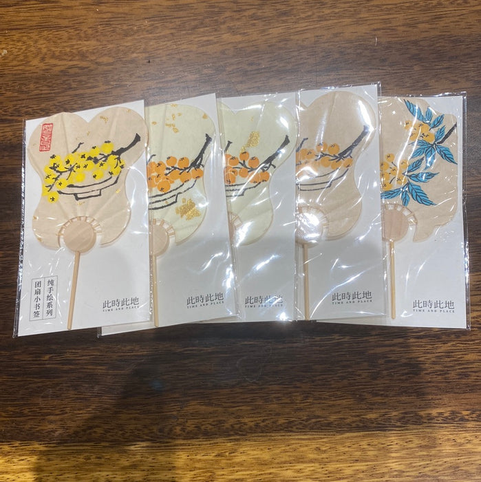 TIME AND PLACE Hand-Calligraphed Fan Bookmark‌此时此地纯手写书签 团扇小书签 枇杷 随机
