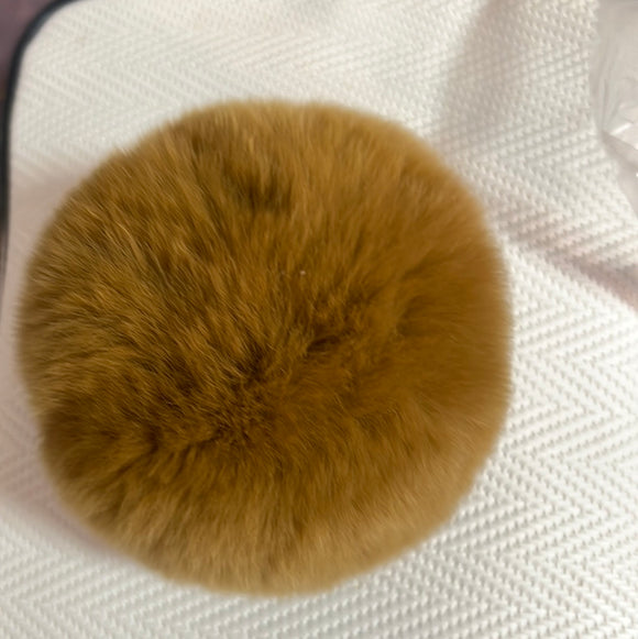獭兔毛球挂饰圆扣卡其