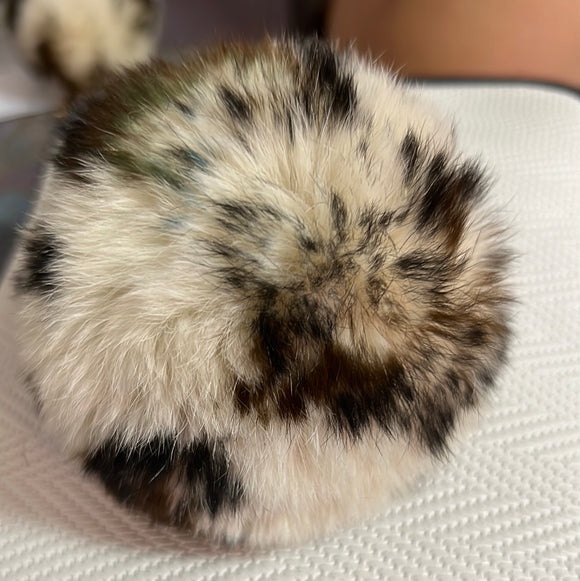 獭兔毛球挂饰心扣喷花浅