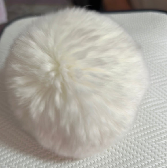 獭兔毛球挂饰心扣乳白