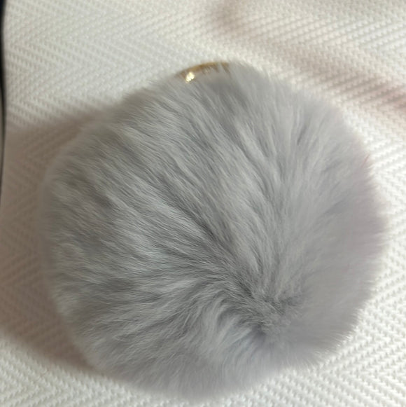 獭兔毛球挂饰圆扣浅灰