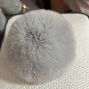 獭兔毛球挂饰心扣浅灰