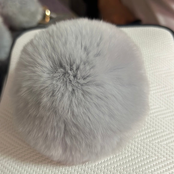 獭兔毛球挂饰心扣浅灰