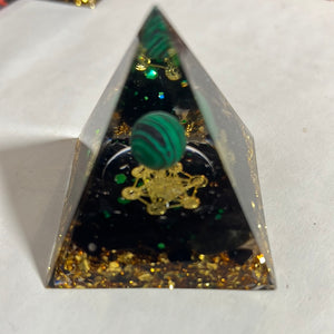 孔雀球水晶塔