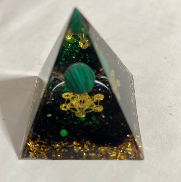 孔雀球水晶塔