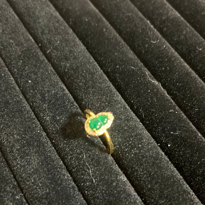 翡翠葫芦碎钻戒指
